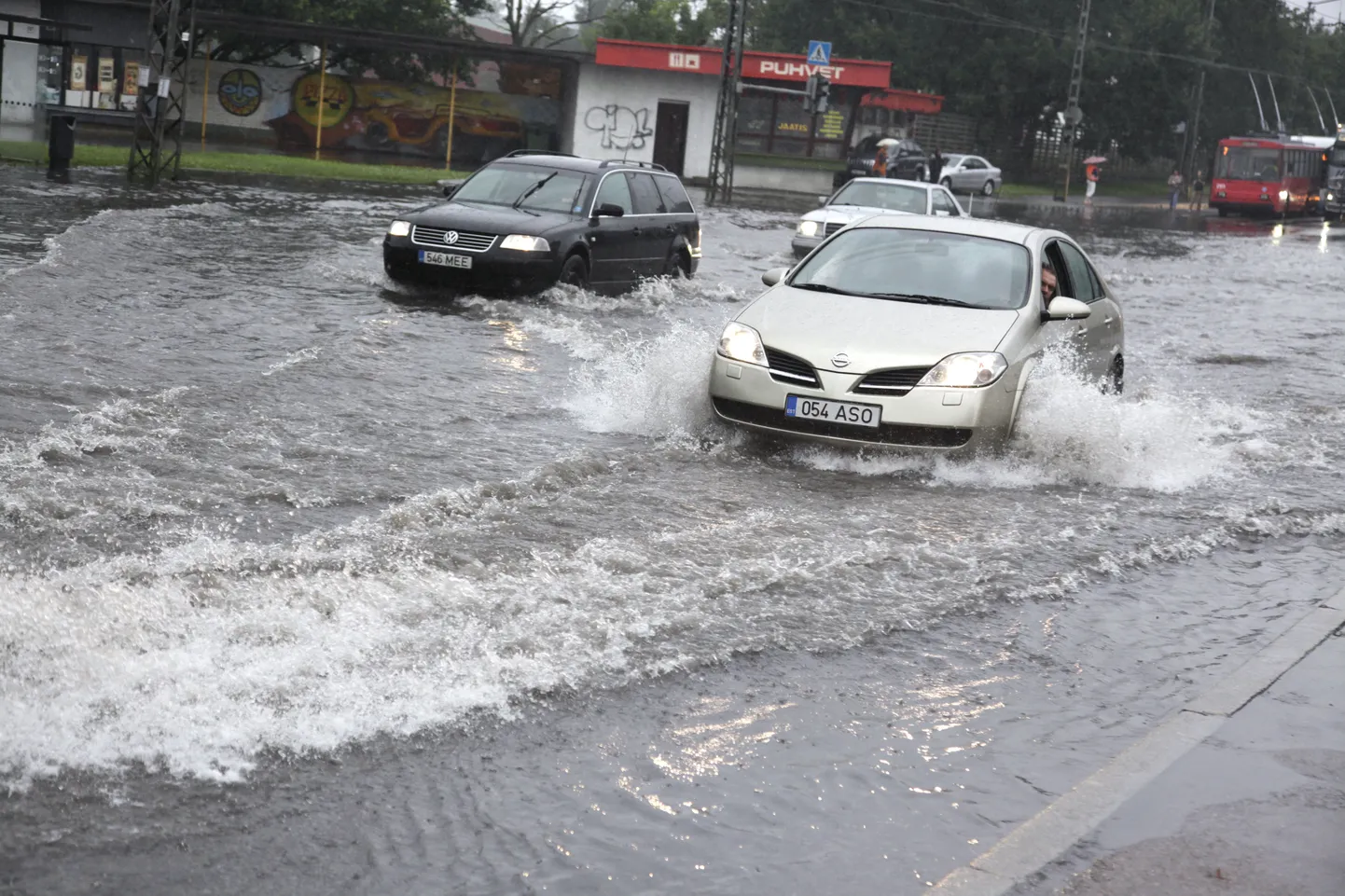 Paduvihmast tingitud uputus hipodroomi juures Paldiski maanteel.
