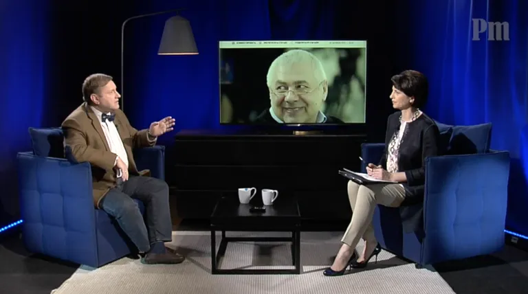 Ведущий телеканала "Дождь", обозреватель DW Константин фон Эггерт в студии Postimees/ фото: Postimees/ Одежда ведущей: Luisa Spagnoli Estonia