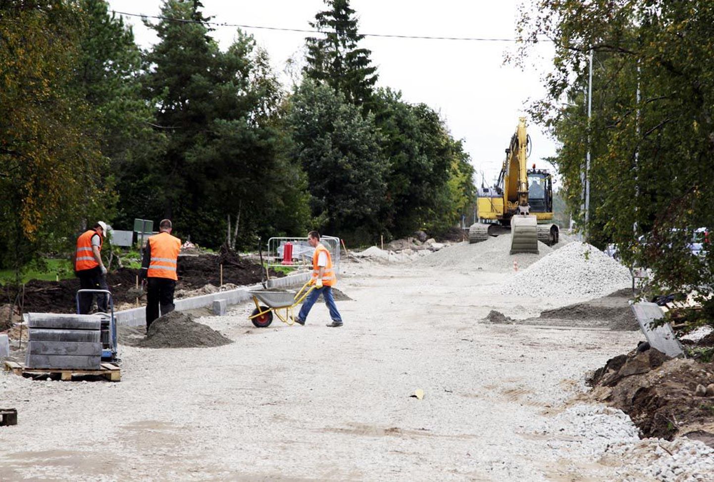 Üks tänavusi suuremaid projekte Tallinna teedeehituses ehk Randvere tee rekonstrueerimine peaks lõppema kahe nädala jooksul.