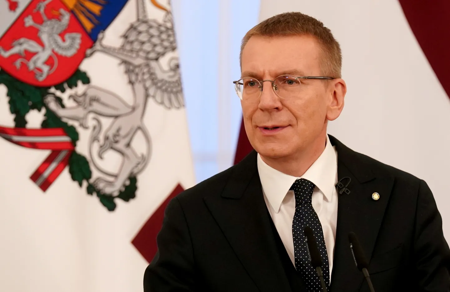 Valsts prezidents Edgars Rinkēvičs piedalās svinīgajā Triju Zvaigžņu ordeņu pasniegšanas ceremonijā Rīgas pilī.