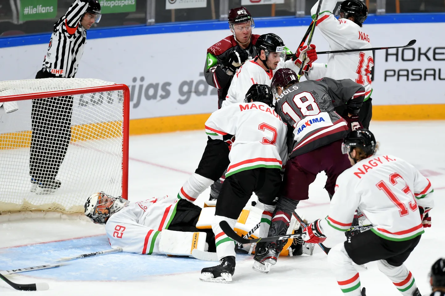 Olimpiskās kvalifikācijas spēle hokejā starp Latvijas un Ungārijas izlasēm "Arēnā Rīga".