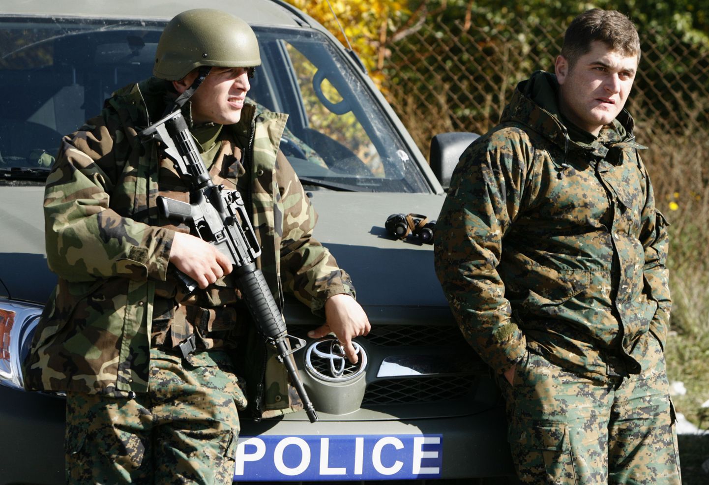 Gruusia politseinikud separatistliku Lõuna-Osseetia de facto piiri lähistel.