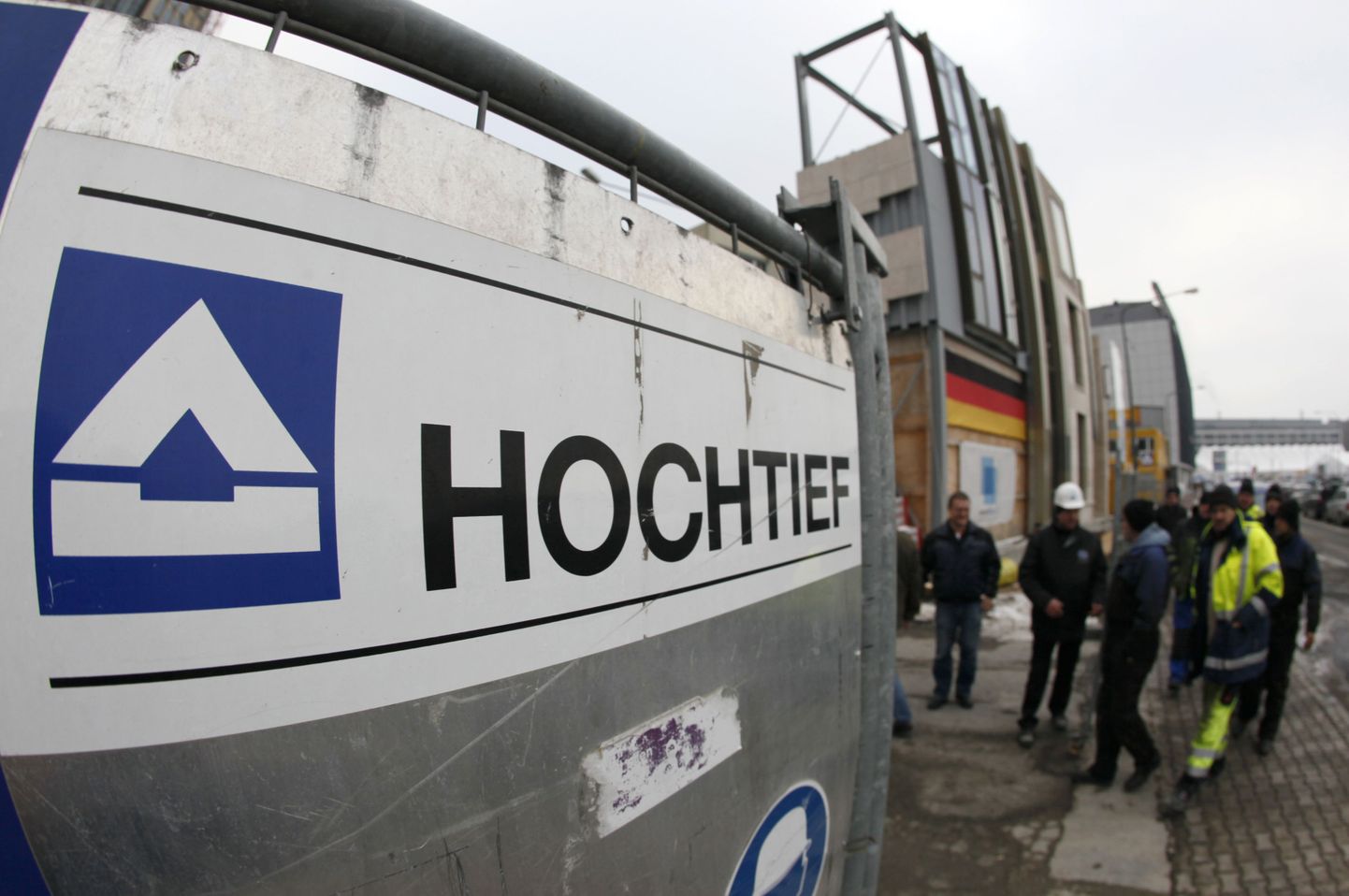 Maantelõivudest möödahiilimine Kreekas on söönud augu Saksa ehitusfirma Hochtiefi kasumisse.