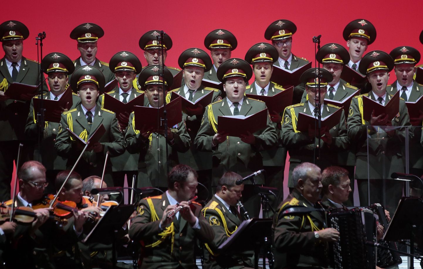 Vene relvajõudude Aleksandrovi nimeline laulu- ja tantsuansambel.