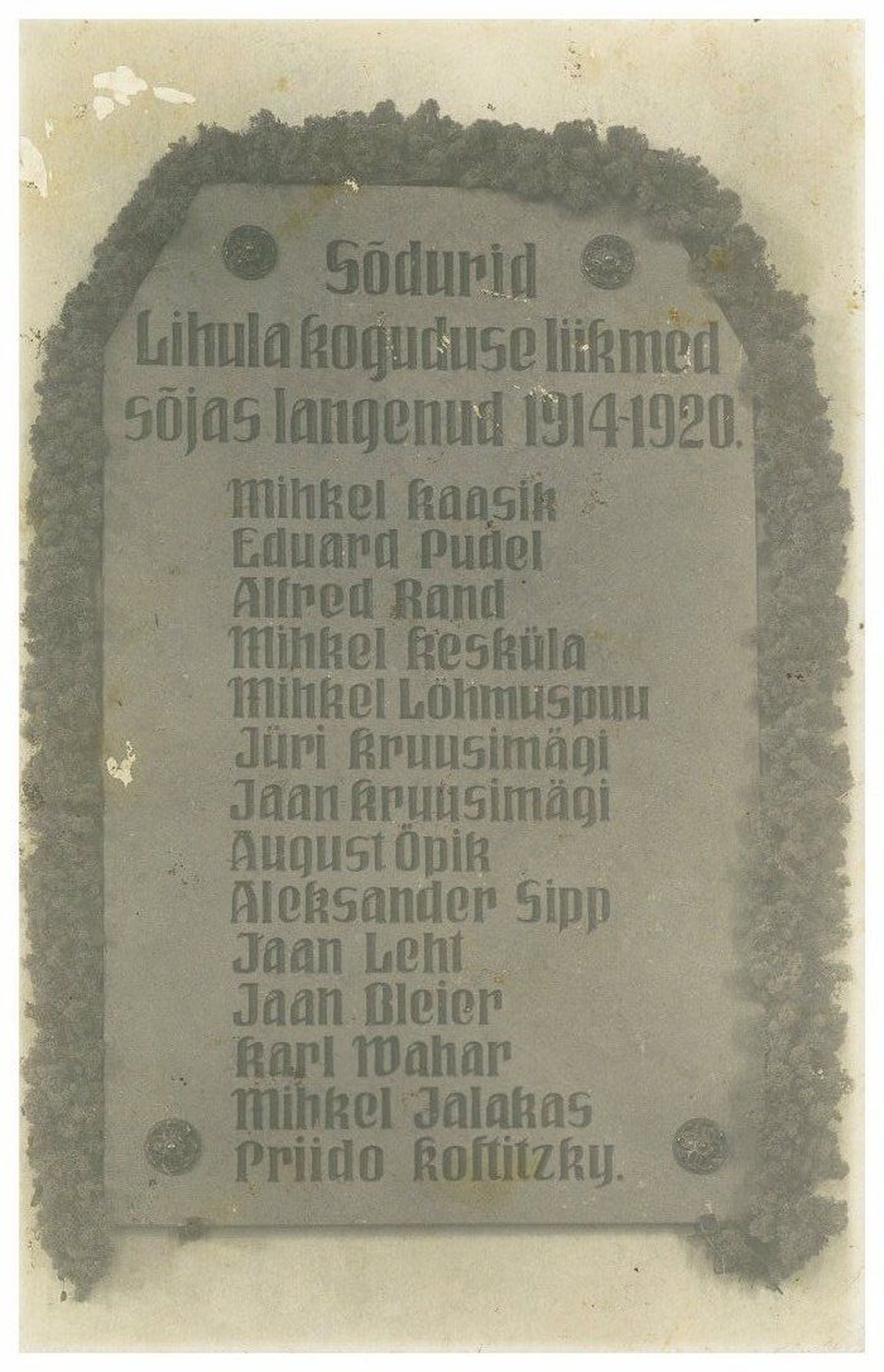 1920.-1930. astatel tehtud foto praeguseks hävitatud Lihula vabadusvõitlejate mälestustahvlist.