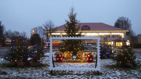 Hääleta: millises Eesti linnas on kõige kaunim jõulupuu?