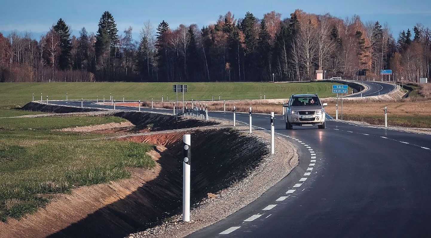Suviti tolmava aukliku kruusatee asemel on põhjalikult uuendatud ja märgistatud mustkattega tee, mis lühendab teelise aega Pärnu-Jaagupi ja Kergu vahel liigeldes.