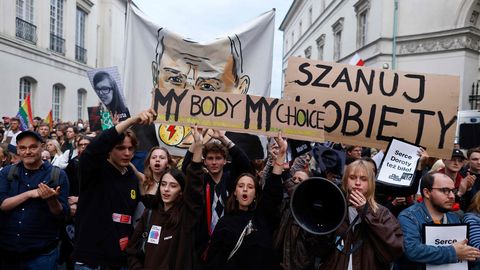 «Ад для женщин»: в Польше прошли марши сторонников абортов