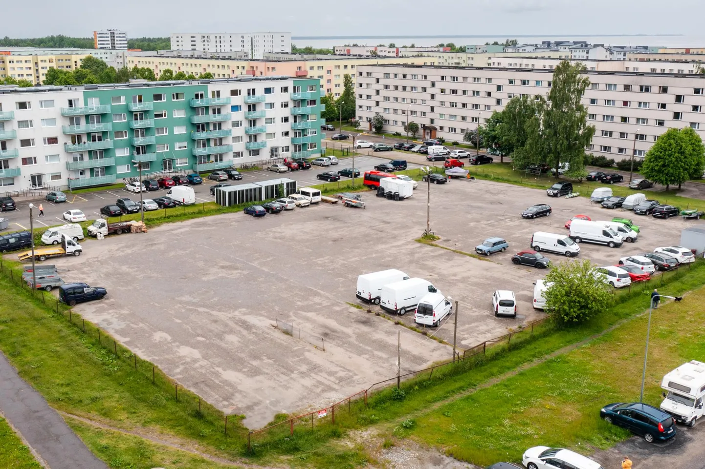 Met­sa 15 parkla probleemile on leitud nüüdseks lahendus ja elanikke häirinud raskveokid seal enam parkida ei tohi.