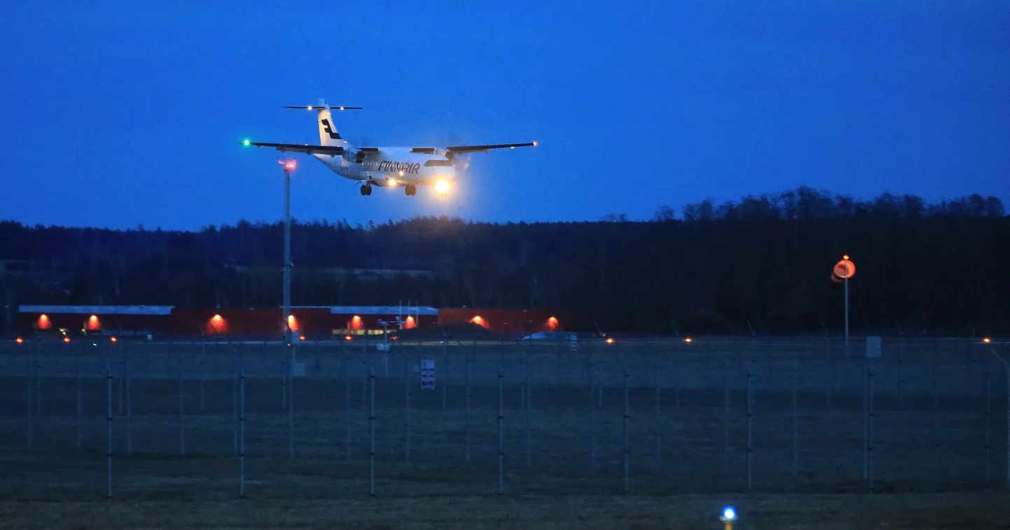Finnish airline Finnair suspends Helsinki-Tartu flights for a month.