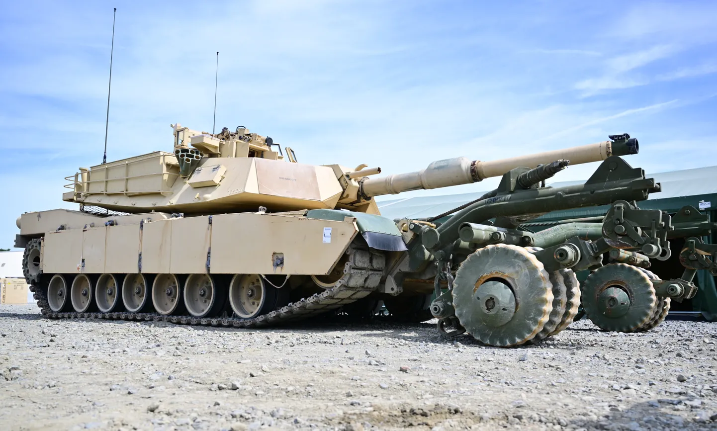 Танк Abrams M1A1