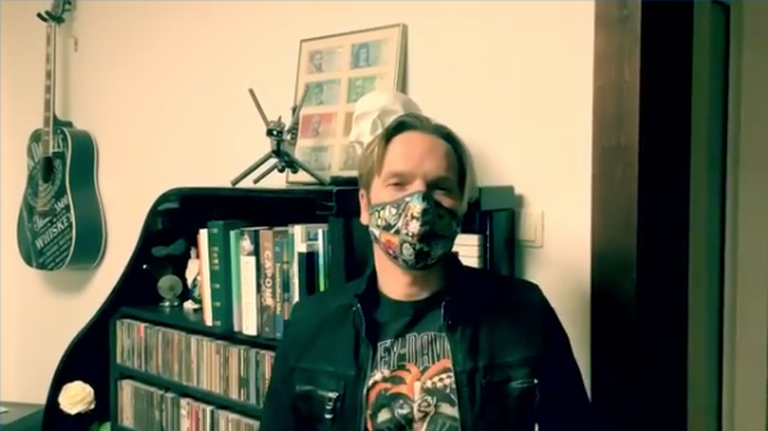 Muusik Jaagup Kreem soovitas eriolukorra ajal kanda maski ning kindaid. Videosõnumis näitas Kreem, milline on tema mask.