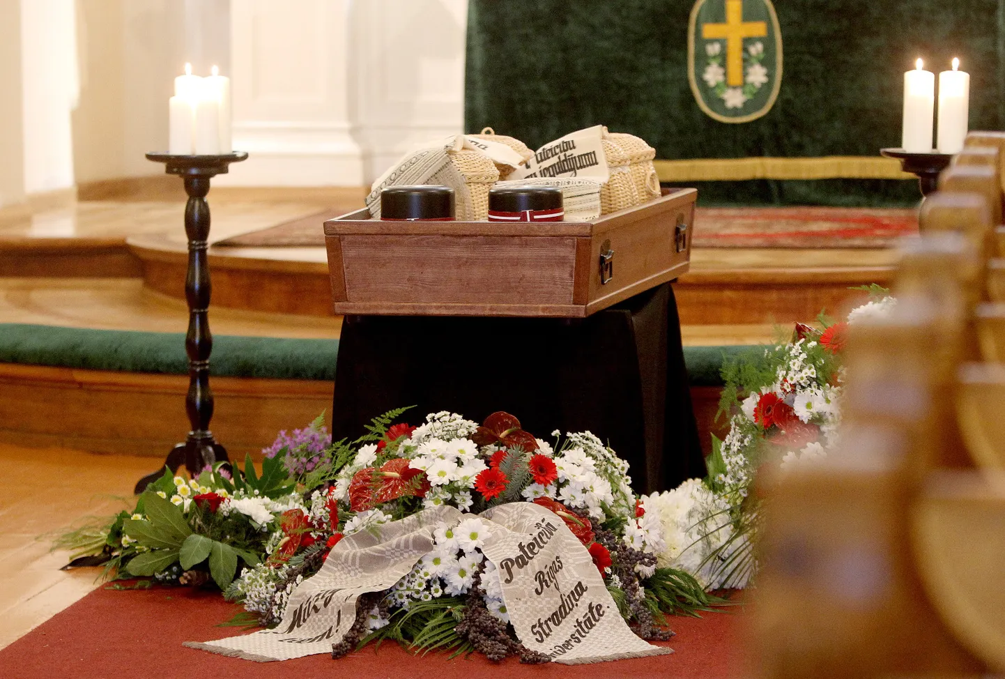 Rīgas Stradiņa universitātes rīkotais piemiņas brīdis un apbedīšanas ceremonija 2015. gadā tiem cilvēkiem, kuri savu ķermeni ir ziedojuši zinātnei un medicīnai RSU Anatomikumā.