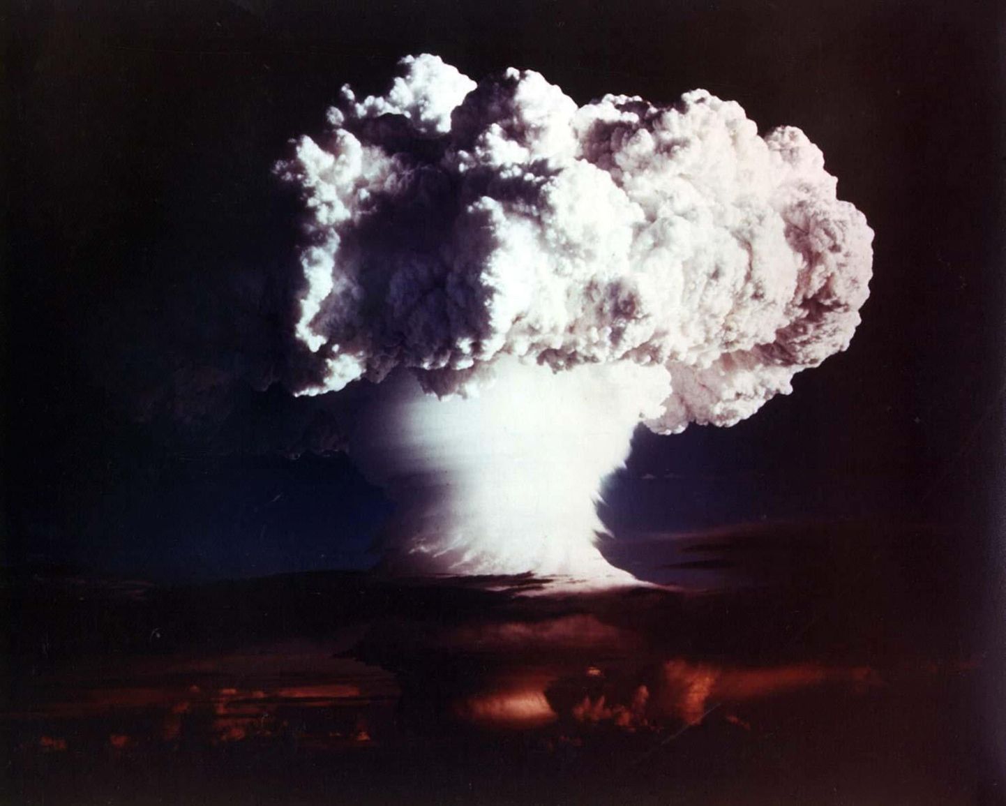 USA tuumakatsetus 1952. aastal Elugelabi saarel Marshalli saarestikus.