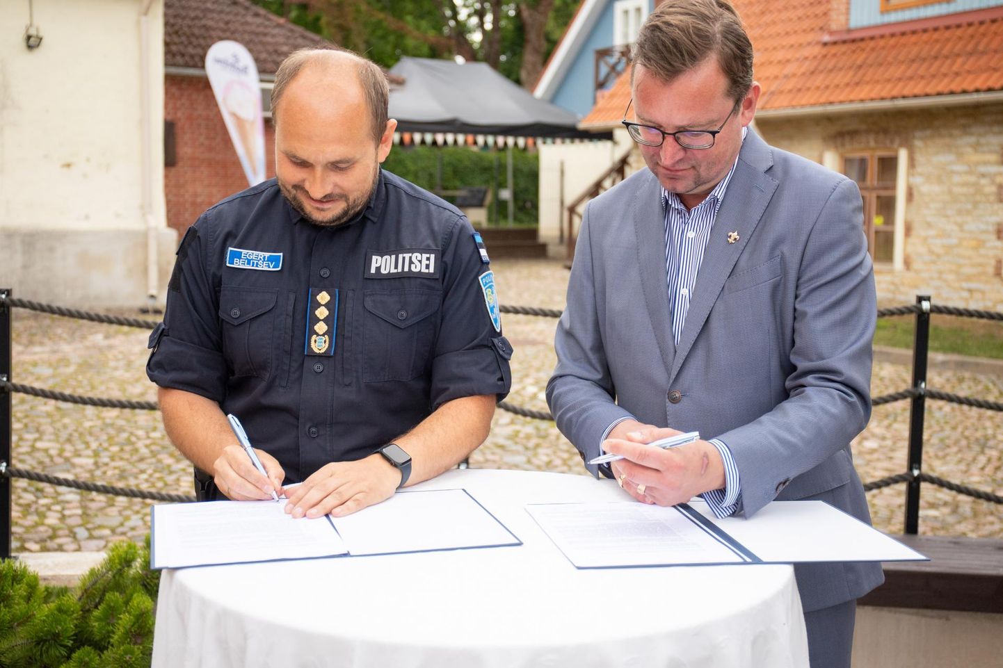 [18:50] Aleksander Kappi

Коллекция Музея полиции пополнилась униформой для уличных мероприятий генерального директора Департамента полиции и пограничной охраны.