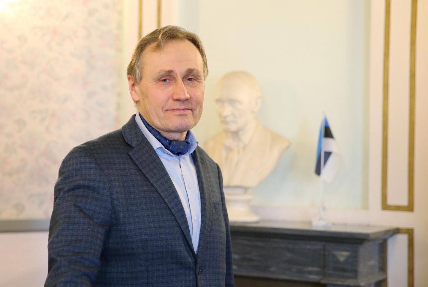Isamaa liige, Eesti kirjandusmuuseumi direktor Tõnis Lukas ütles eile, et tema esmane häälestus praegu pole valitsuse suunas.