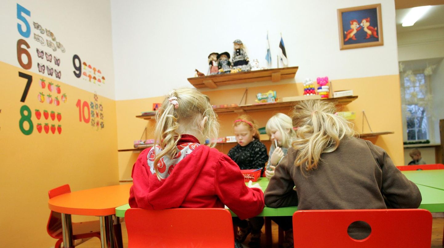 Kümne pagulaslapsega väikese Kiltsi kooli direktor Merje Leemets teab, kuidas pagulaslapsi õpetada.