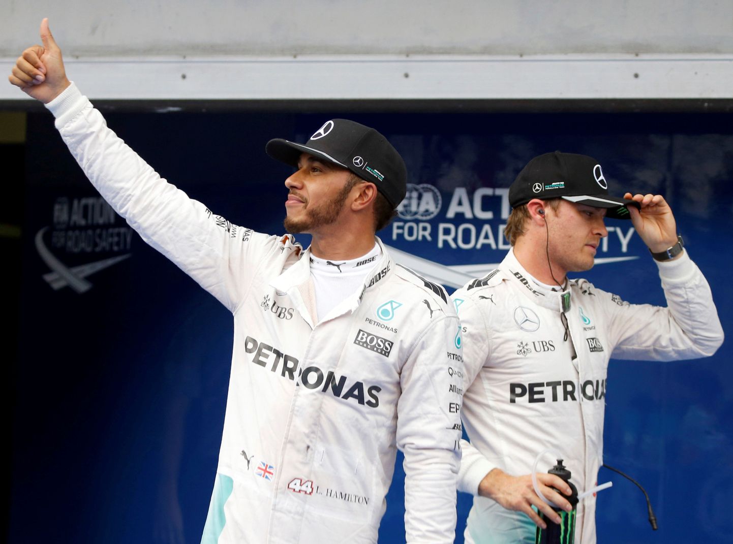 Lewis Hamilton ja Nico Rosberg (paremal)