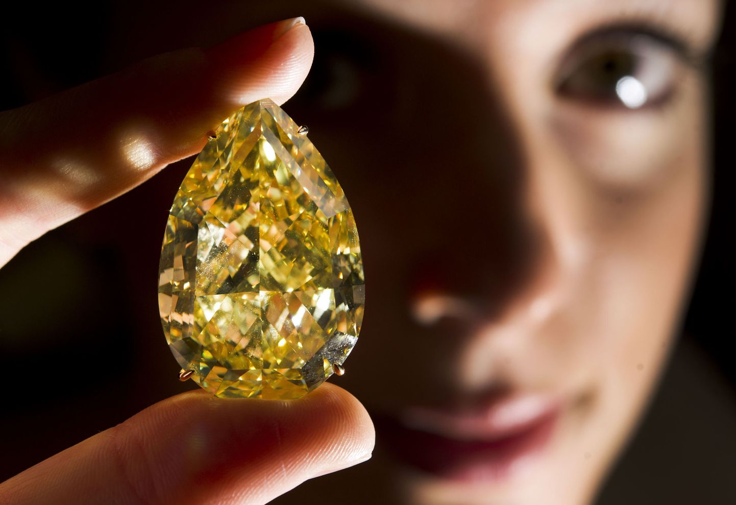 Kollane pirnikujuline teemant