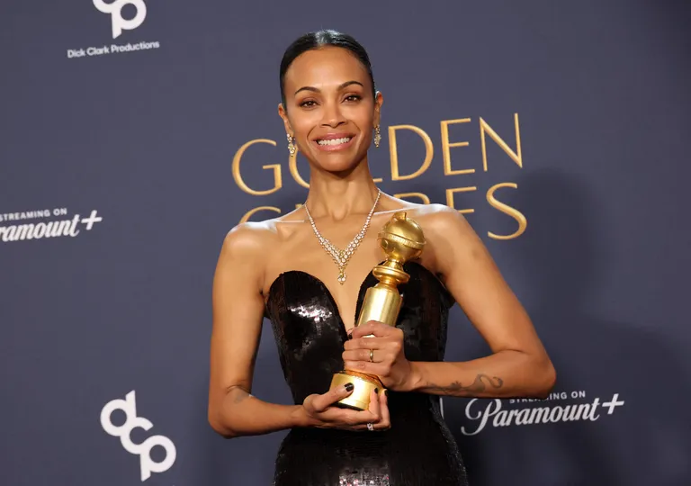 Zoe Saldana, kes päris parima naiskõrvalosa Kuldgloobuse filmi «Emilia Pérez» eest.