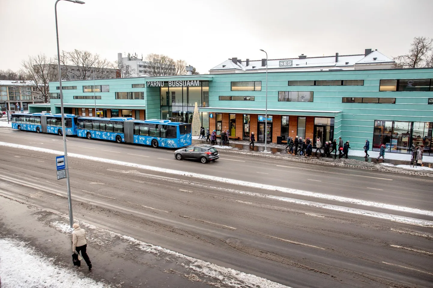 25aastase staažiga jalaväeohvitser leiab, et ha sõna võidab võõra väe ja ülekäte läinud noori on võimalik õpetada ja kasvatada mõistlikult ilma vägivallata.