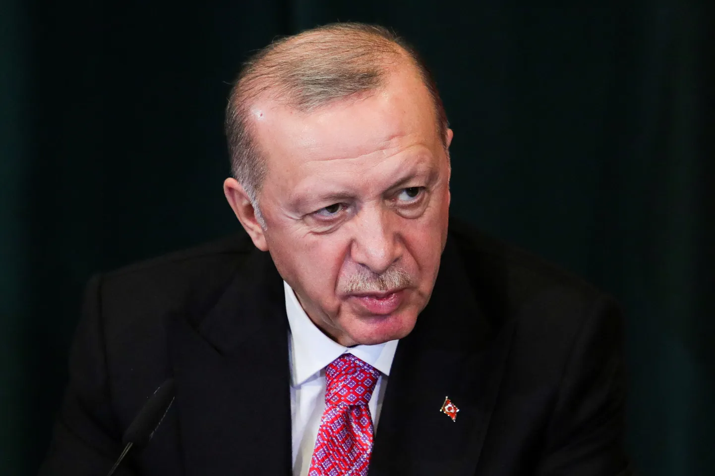 Türgi president Recep Tayyip Erdoğan kõrvaldas ametist ebameeldivad inflatsiooninumbrid avaldanud ametniku.