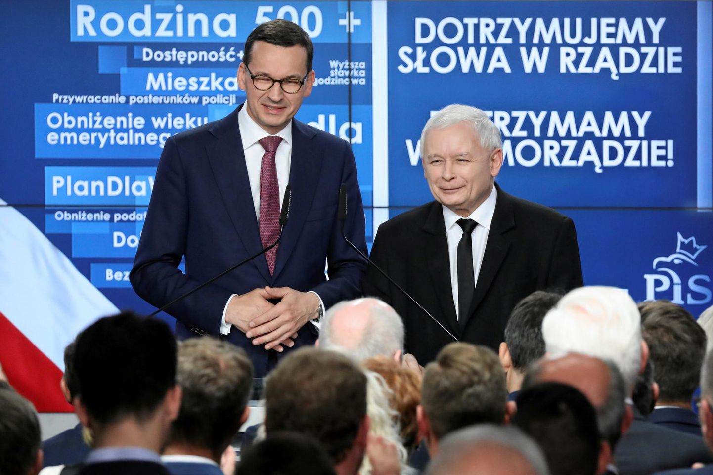 Poola peaminister Mateusz Morawiecki ja Õiguse ja Õigluse juht Jarosław Kaczyński pärast esialgsete valimistulemuste selgumist.