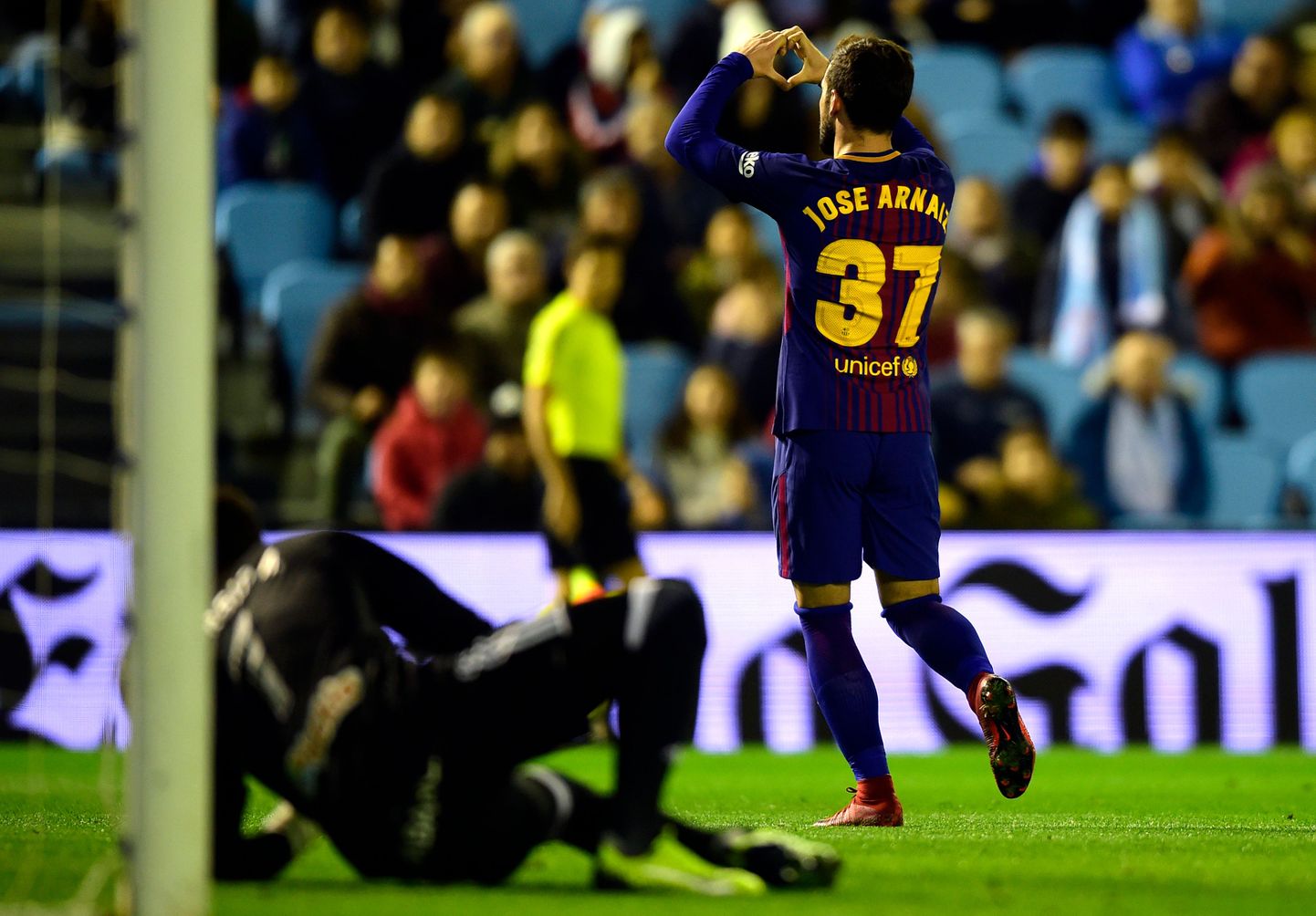 Jose Arnaiz Barcelona juhtväravat tähistamas.