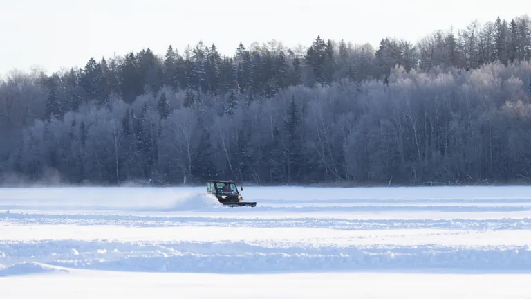 Ilmataat on Mulgi uisumaratoni korraldajate vastu helde olnud: jää on praegu peegelsile.