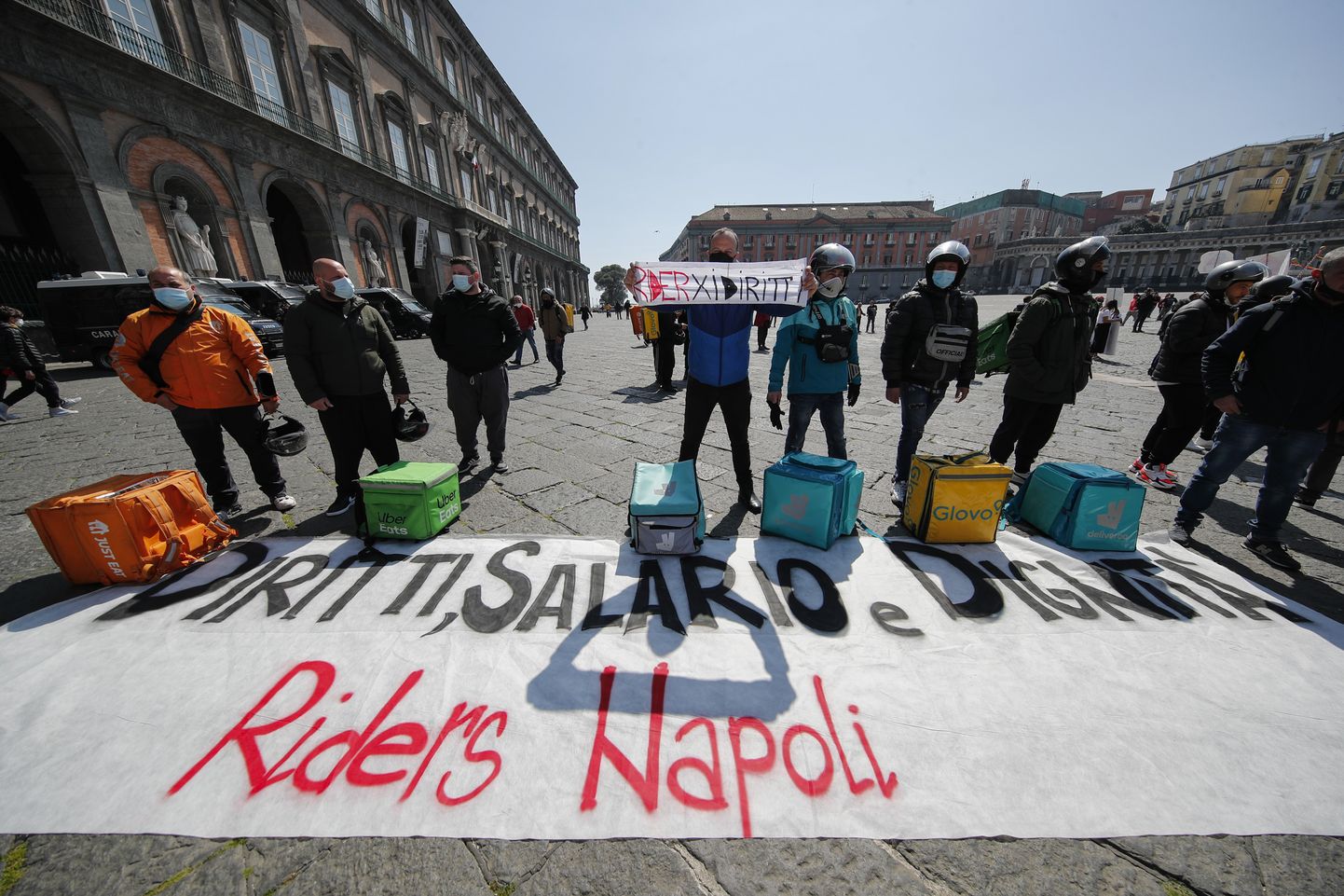 Toidukullerid streigivad Napolis parema teenistuse nimel