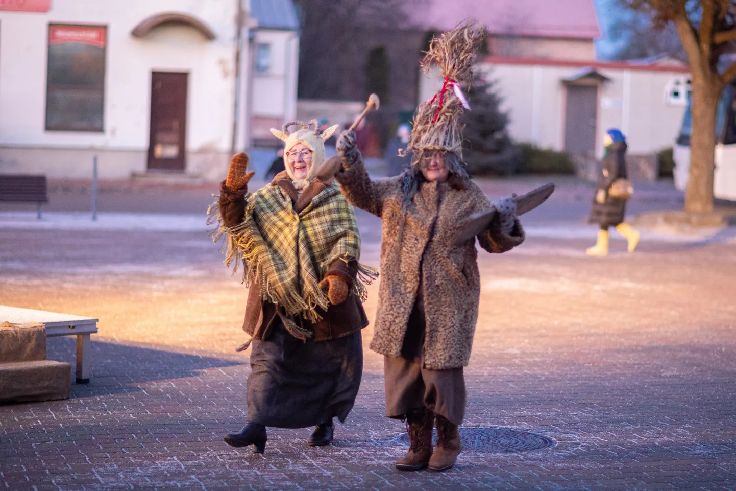 XXVI Starptautiskais masku tradīciju festivāls Bauskā – masku tēlu izrādes pilsētas rātslaukumā. 2025. gada 15. februāris.
