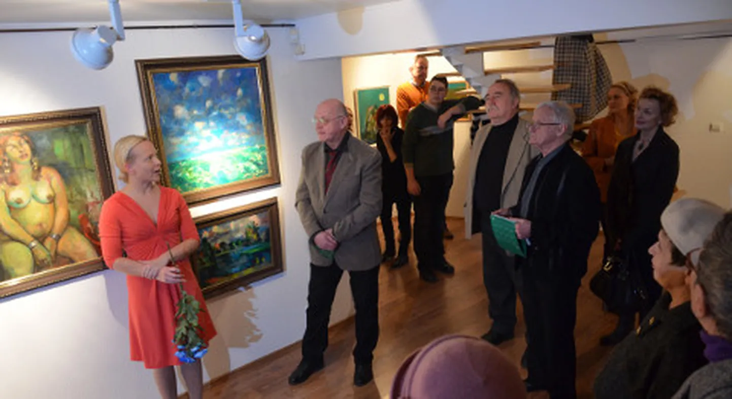 "Näitus pakub hea võimaluse jälgida Aleksander Igonini loomingu arenemist nii sisult kui vormilt," ütles Haus galerii galerist Triinu Soikmets, kellele endale oli näituse ülespanek esimene tutvus kunstnikuga.