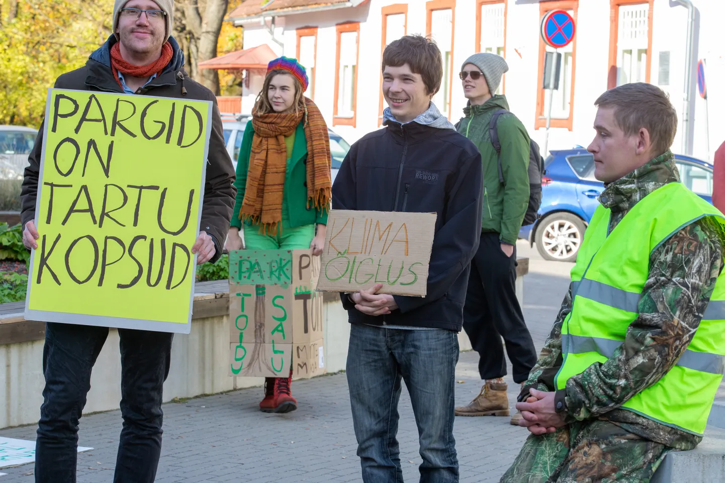 Oktoobrikuus toimunud meeleavaldus, milles avaldati nördimust linnvalitsuse otsuse vastu, võtta vastu detailplaneering, millega rajataks keskparki Süku.