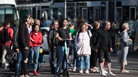 Tee tuleb elektritõukerattaga ületada jalakäija kiirusega sõites. Tee tuleb elektritõukerattaga ületada jalakäija kiirusega sõites.