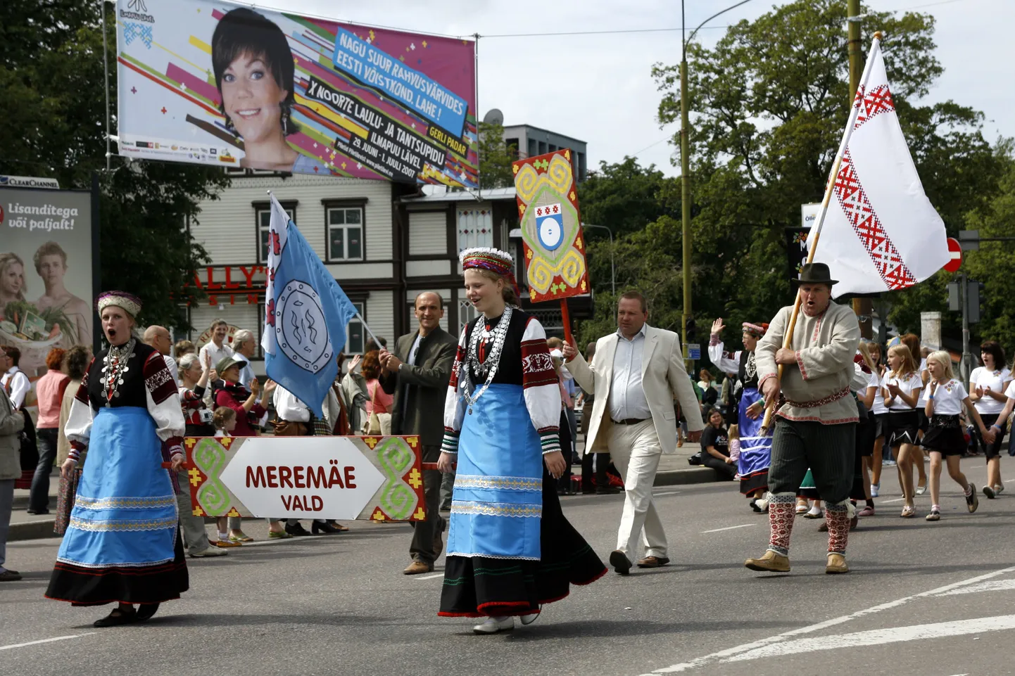 Pildil on 2007. aastal toimunud noorte laulu- ja tantsupeo osalised.
