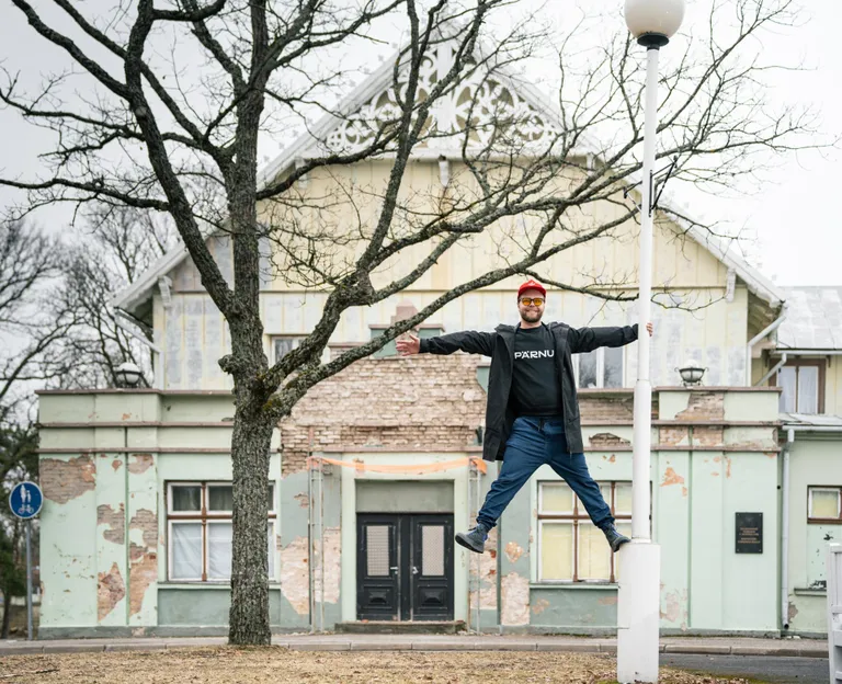 Mullu kevadel (pildil), kui selgus Templi tulevane asukoht, koorus Mere puiestee 22 seinalt veel värvi, vahepeal on peatse levimuusikakeskuse fassaadki saanud märksa esinduslikuma välimuse.
