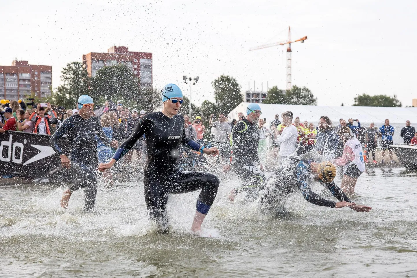 Ironman 2022 start Harku järve rannas.

 