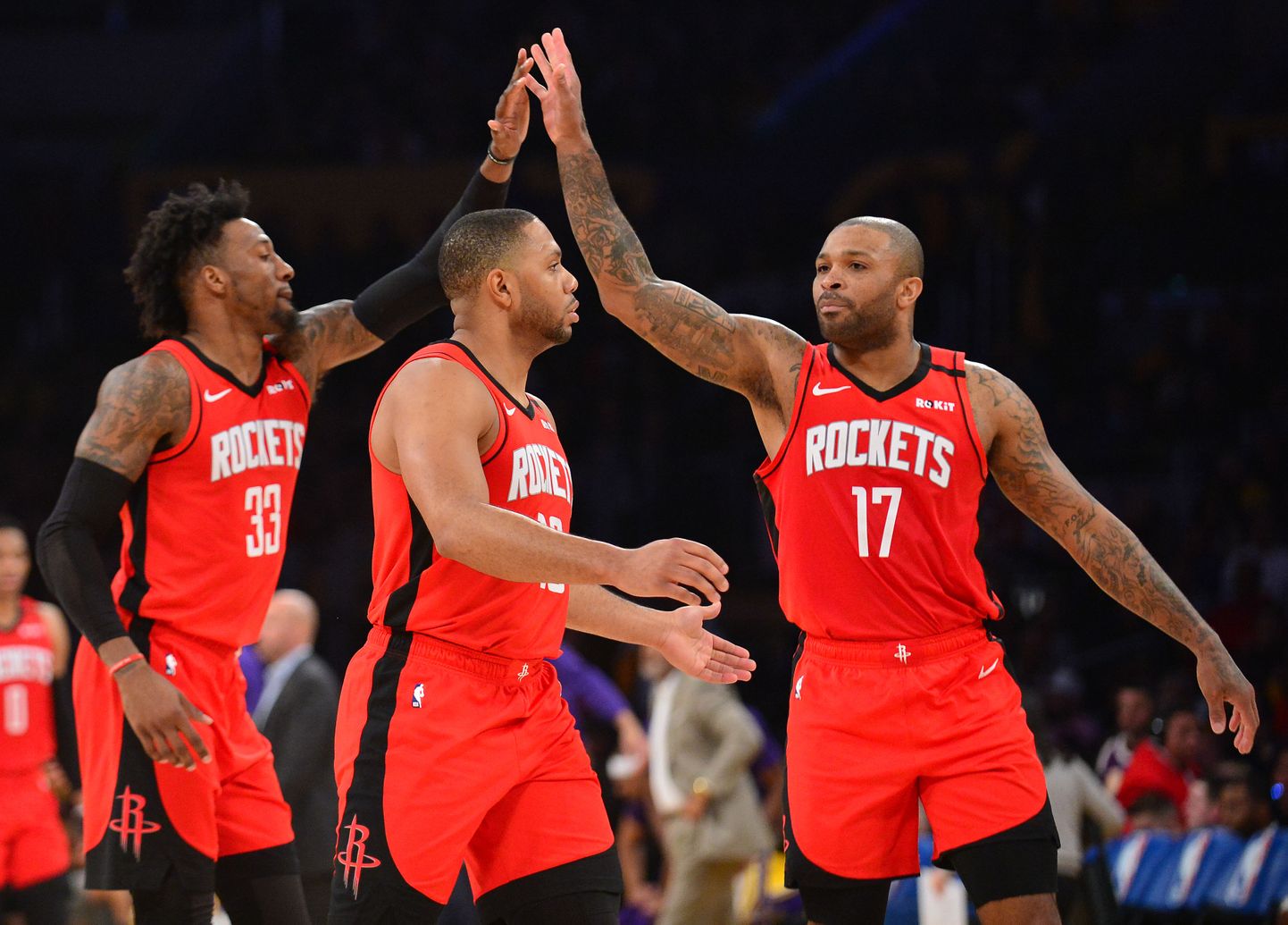 Houston Rocketsi mängijad Robert Covington (33), P.J. Tucker (17) ja Eric Gordon (10) mängus Los Angeles Lakersi vastu 6. veebruaril 2020.