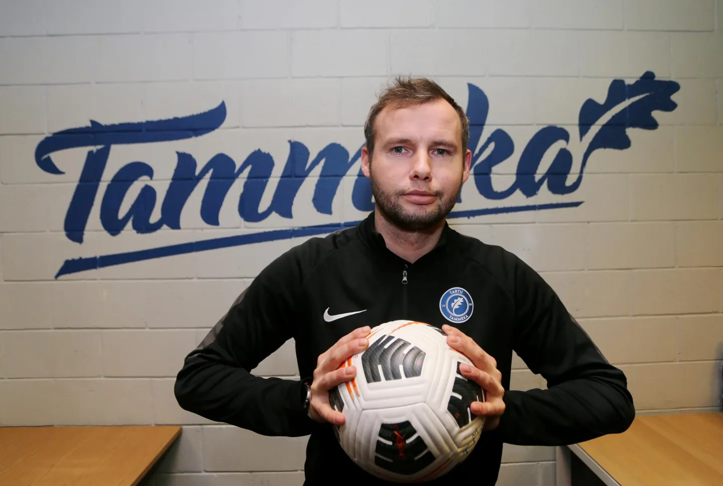 Tammeka esindusmeeskonna peatreener Marti Pähn ei pea end väga heaks jalkafänniks. Kõige rohkem elab ta kaasa Eest vutimeestele.