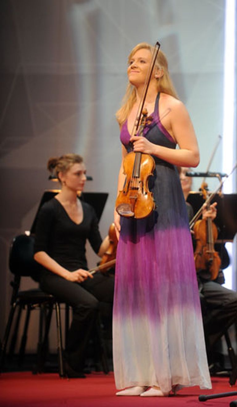 Vijolniece Vineta Sareika Lielās mūzikas balvas 2011 ceremonijā Latvijas Nacionālajā operā 