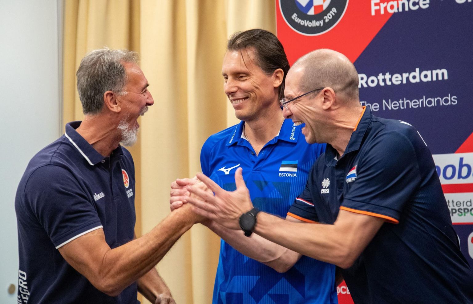 Gheorghe Creţu (keskel) EMil koos Hollandi koondise itaallasest ametivenna Roberto Piazza (paremal) ja Montenegrot tüürinud bosnialase Veljko Bašiciga.