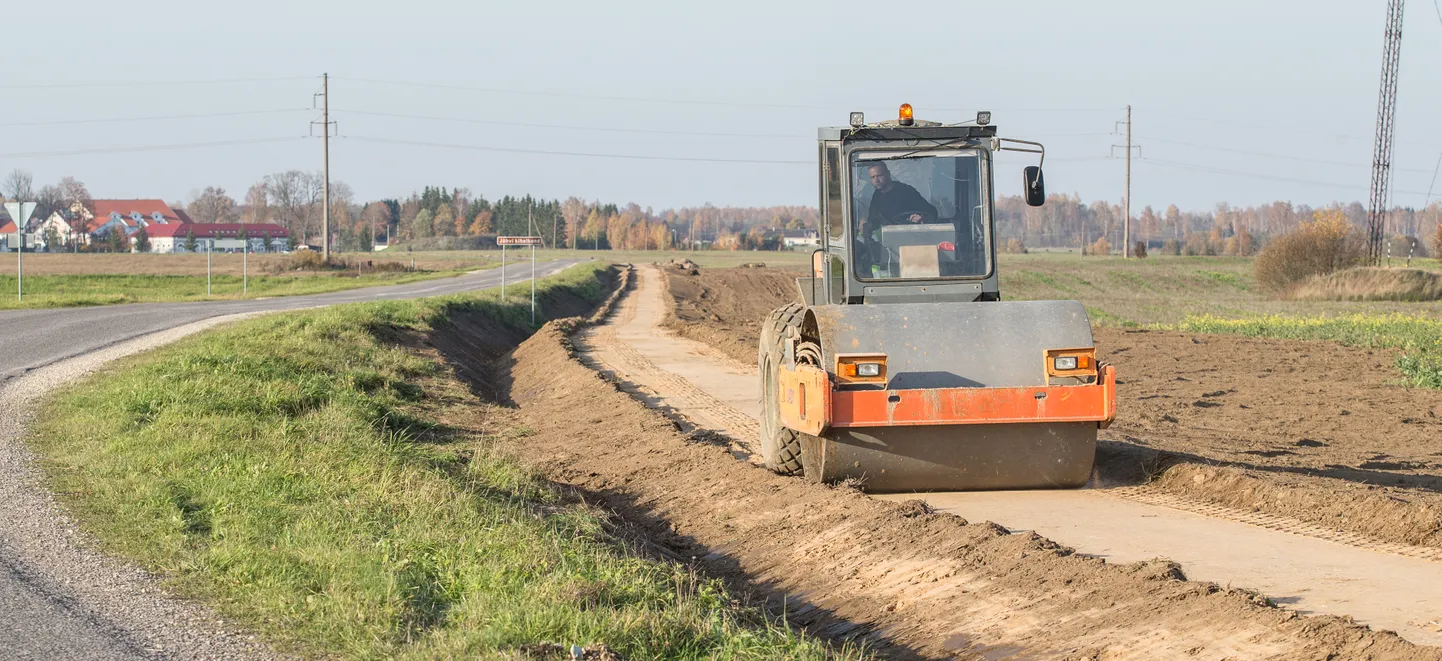 Прошлой осенью была построена велодорога в Иллука; велодорога между Йыхви и Тойла ждет уже много лет.