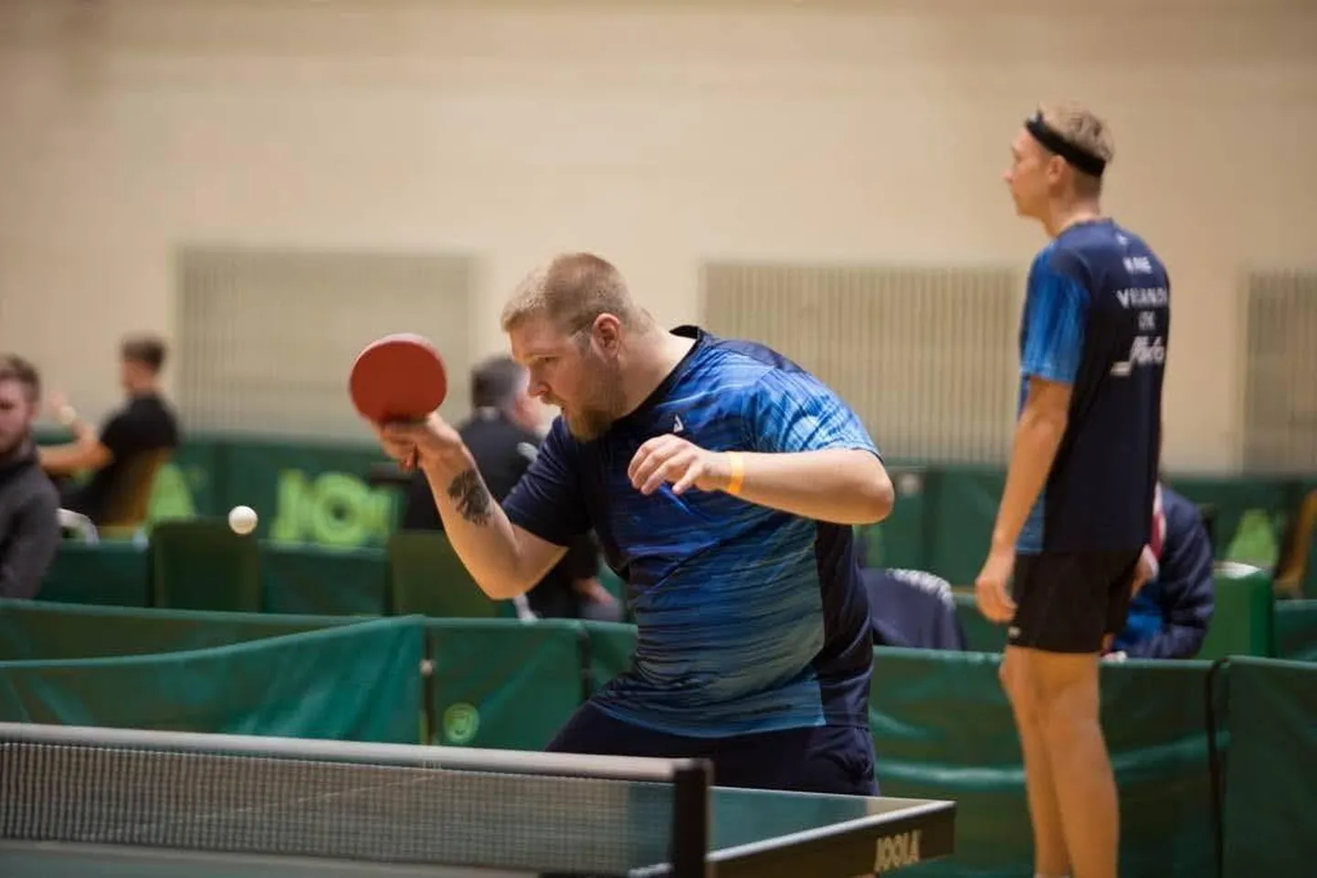 Viljandi spordikooli lauatennisetreener Rivo Saaremäe jõudis pühapäeval Viljandi spordihoones peetud Sakala lauatennise karikasarja teisel etapil finaali.