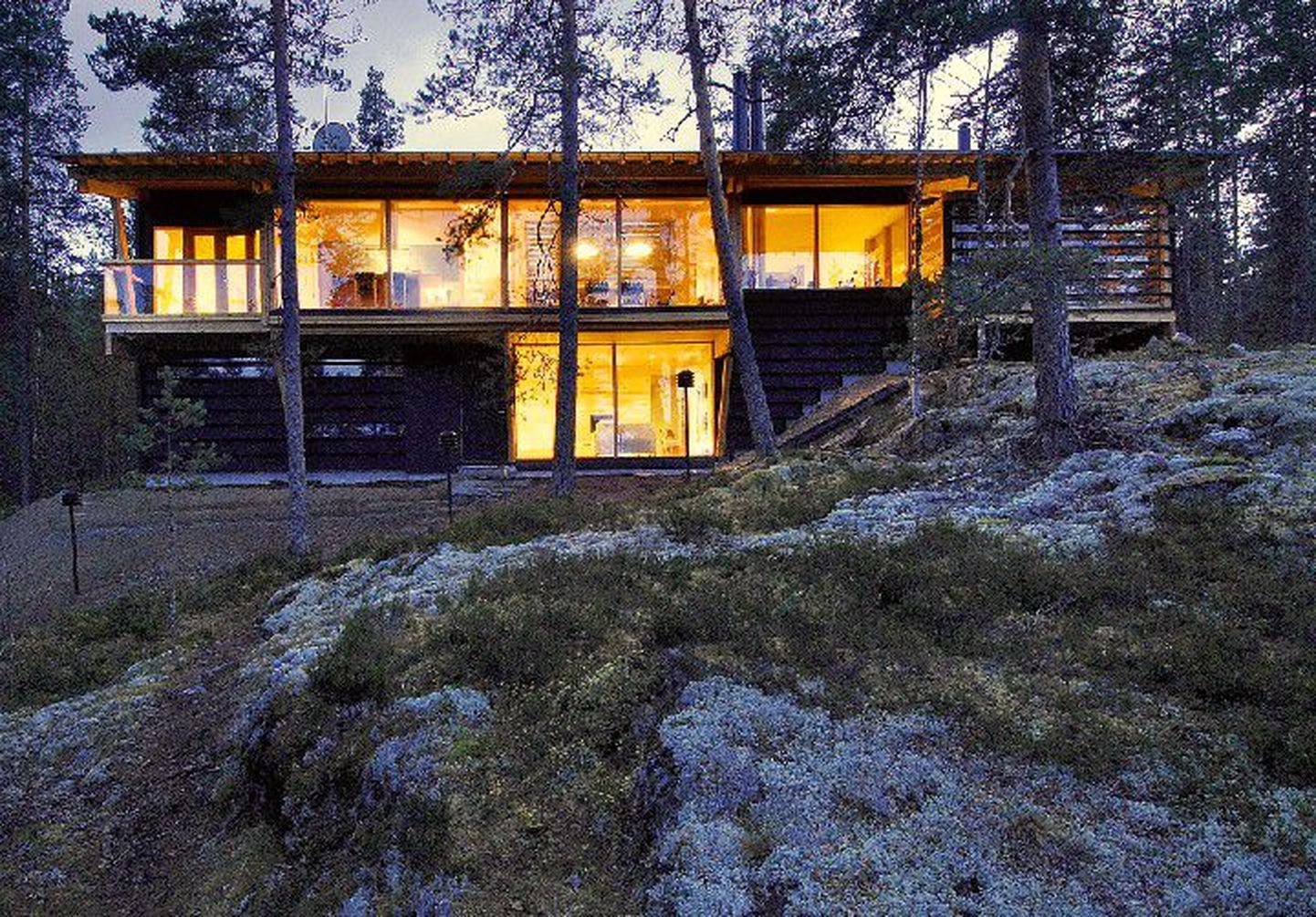 Suvila Kerimäel: Põhjamaade modernismist kantud puithoones on loodud mõnusad tingimused aasta ringi elamiseks.