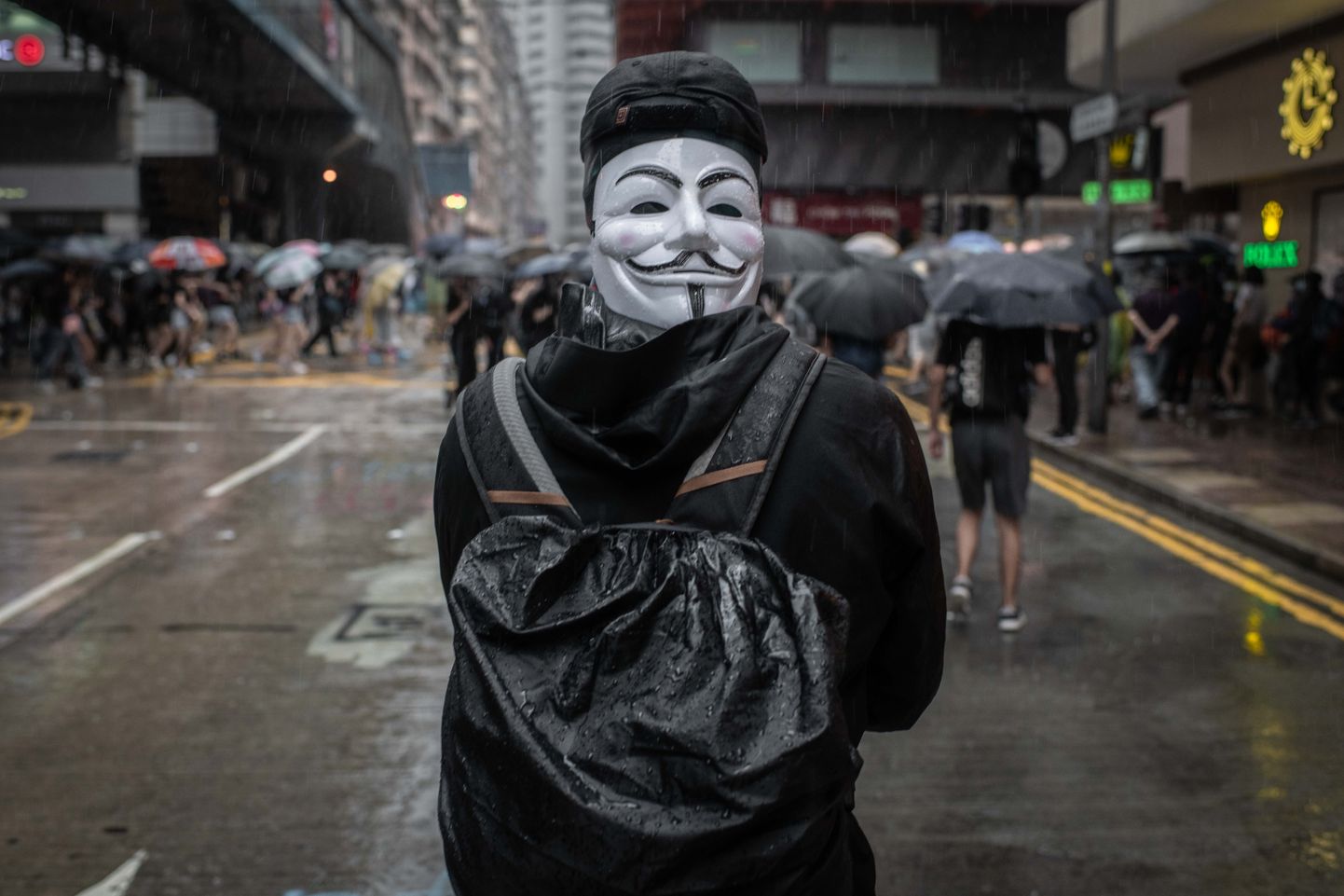 Maskikeelu vastane meeleavaldaja Hongkongis.