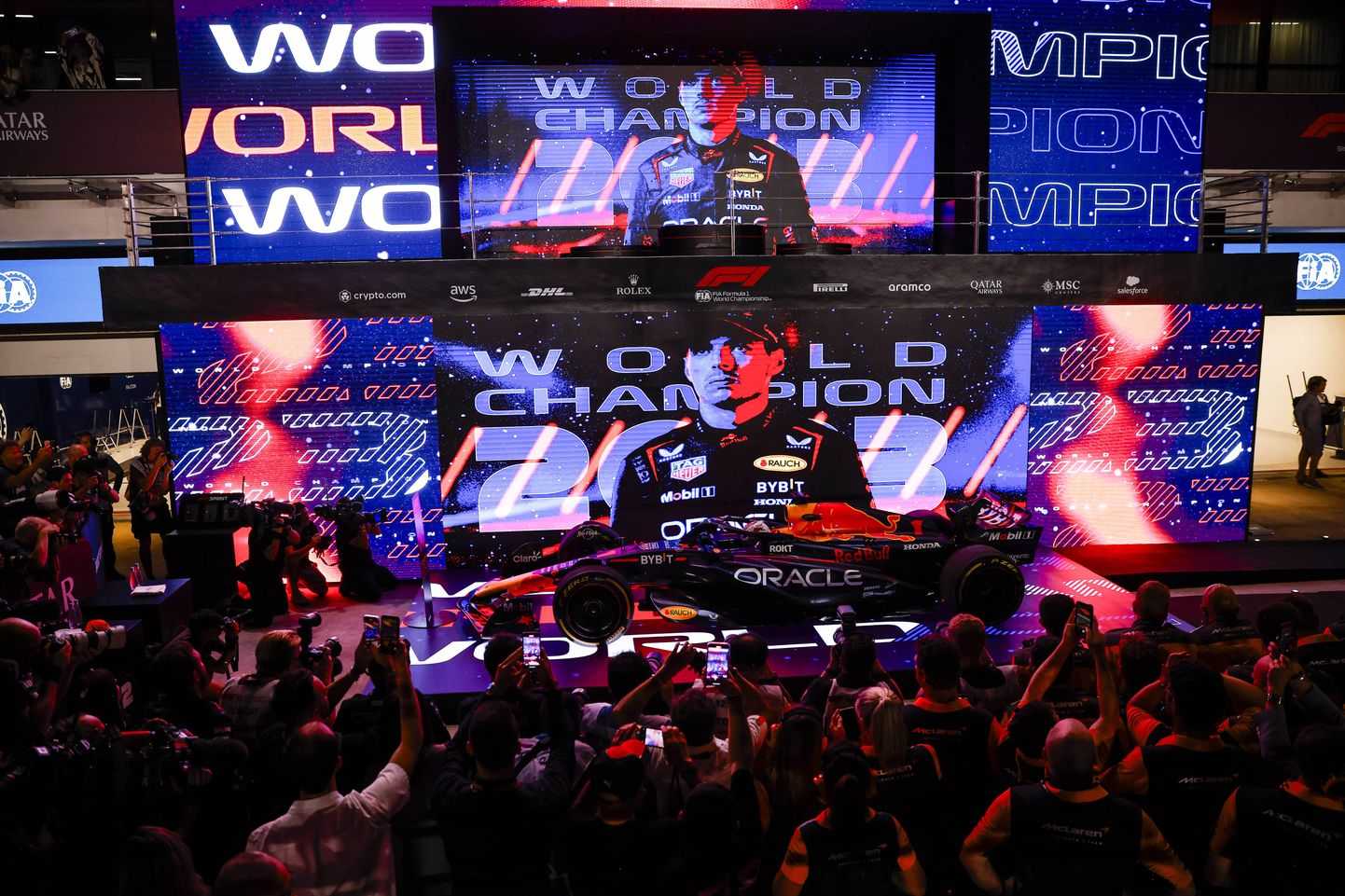 Max Verstappen krooniti Kataris kolmandat aastat järjest maailmameistriks.
