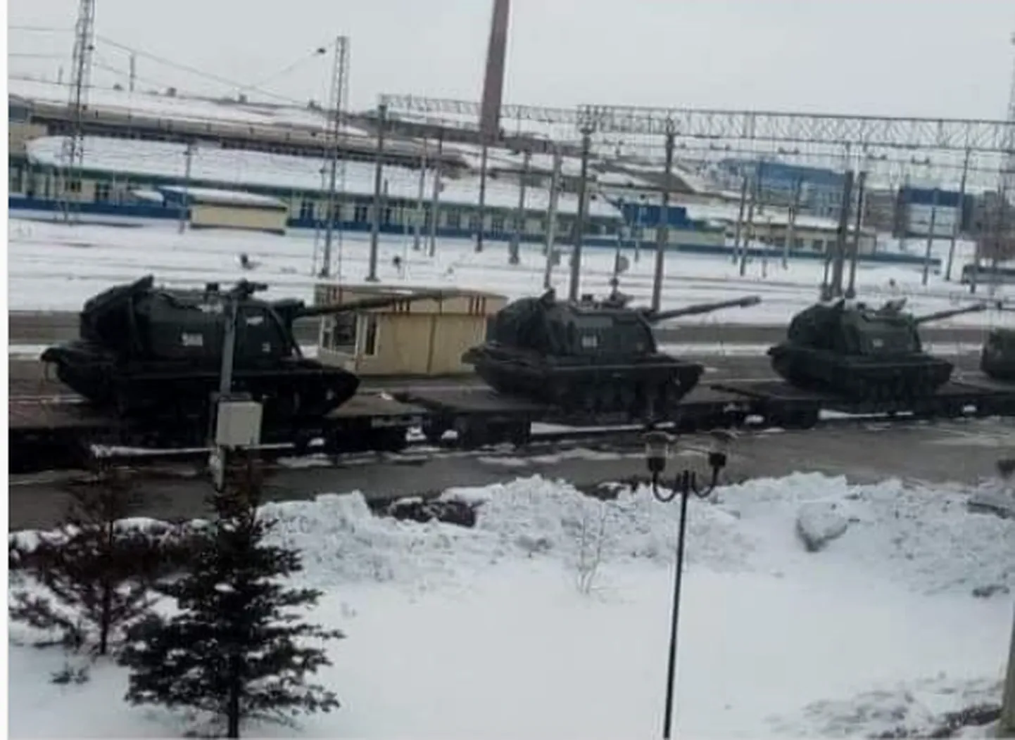 Väidetavalt Ukraina poole suunduv Vene vägede veos Uuralite ­kandis. 