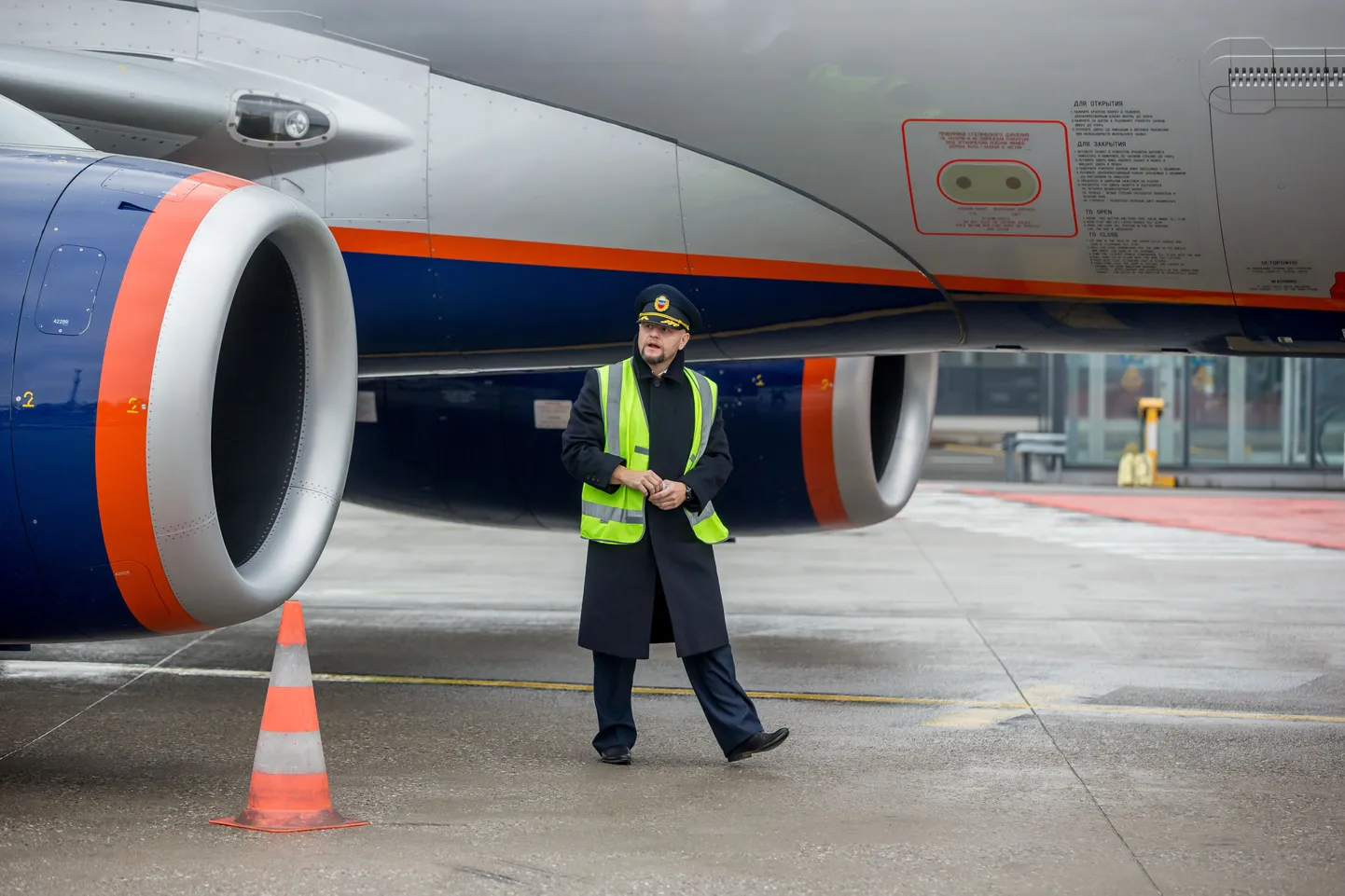 Mullu tehasest väljunud Venemaa uus lennuk Suhhoi Superjet 100-95 Tallinna Lennujaamas.