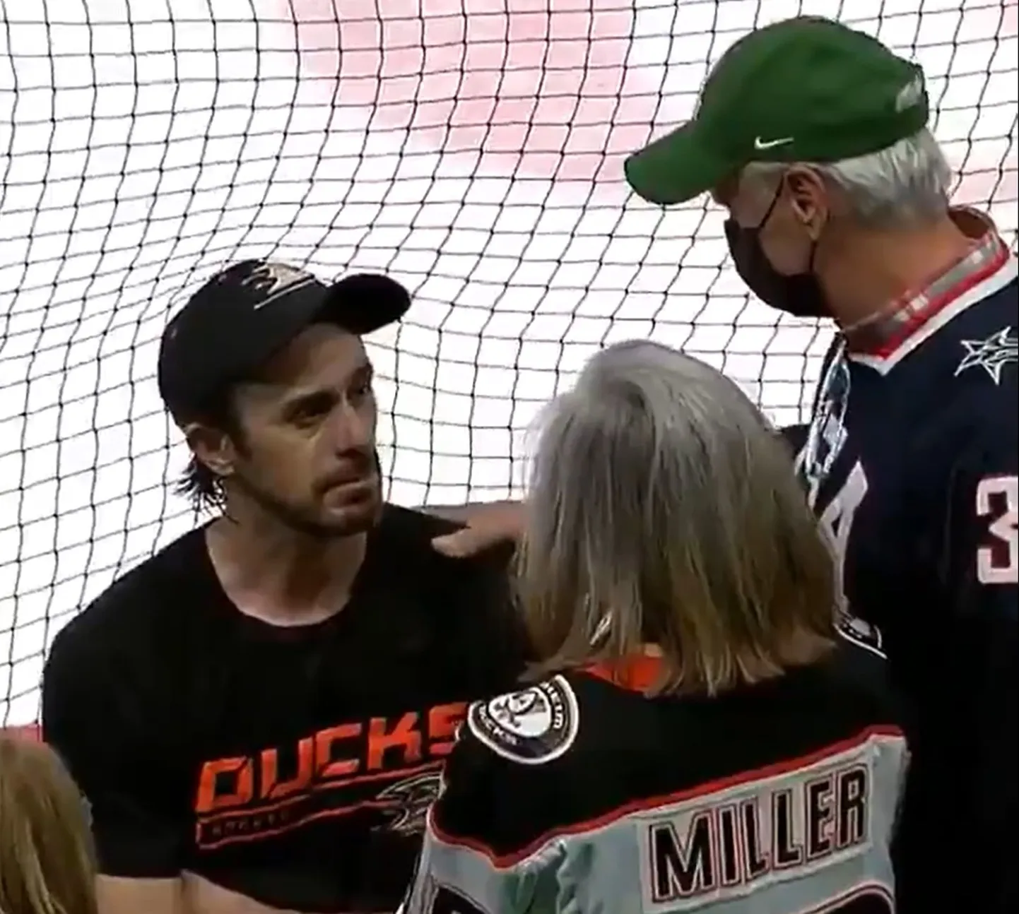 Legendaarne hokiväravavaht Ryan Miller jättis pühapäeval tippsportlase karjääriga hüvasti.