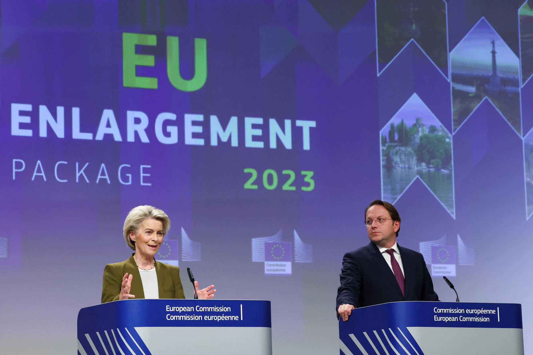 Euroopa Komisjoni president Ursula von der Leyen ja Euroopa Komisjoni naabrus- ja laienemisvolinik Oliver Varhelyi Euroopa laienemispaketi pressikonverentsil 8. novembril 2023. aastal.